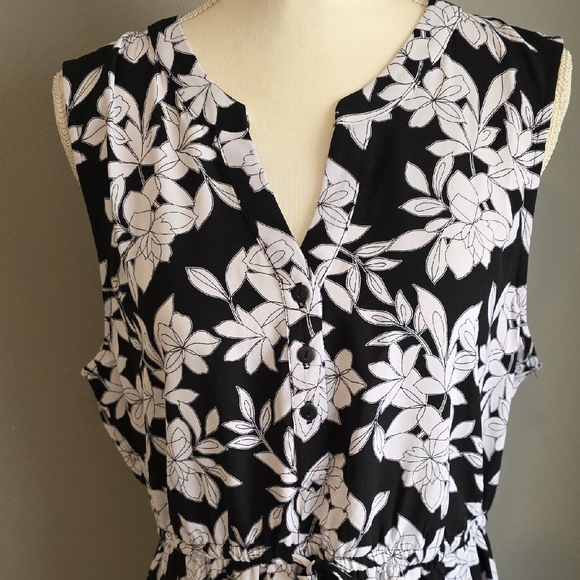 41 Hawthorn Floral Sleeveless Summer Dress Black and White XL - Picture 2 of 8